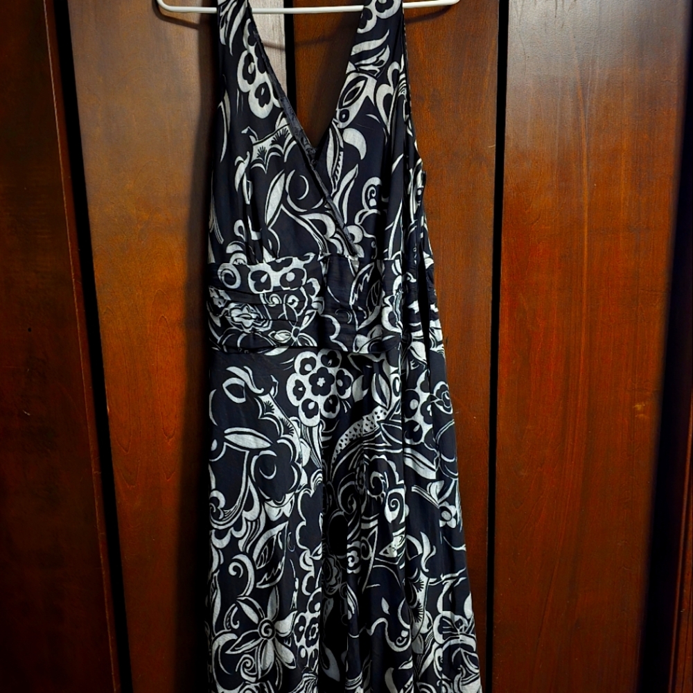 Women's Dress. Semi Casual  Black and white. Cumberbun style high waist. Lined